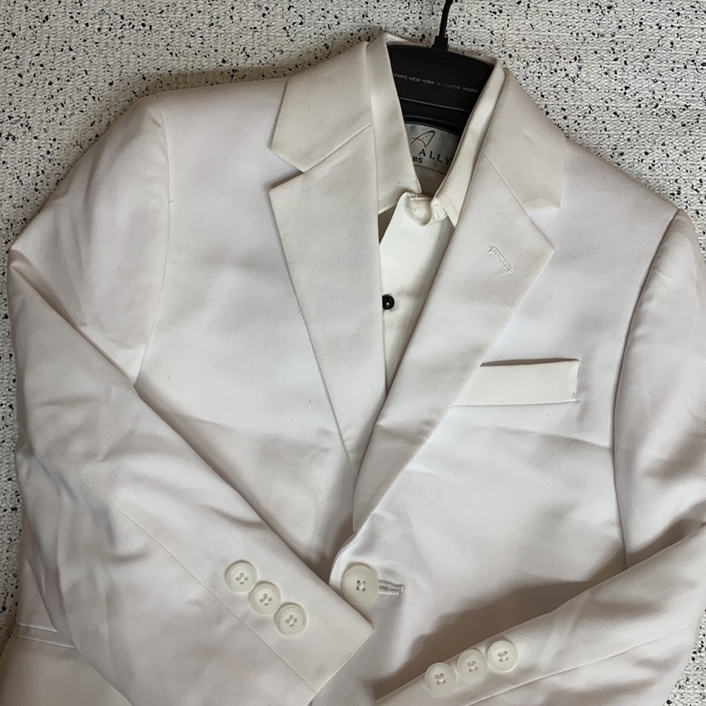 NWOT Andrew Marc New York White Suit with Tuxedo Shirt and Bow Tie